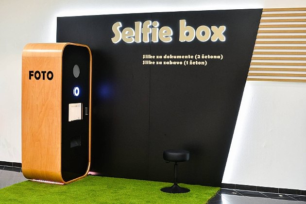 Selfie box